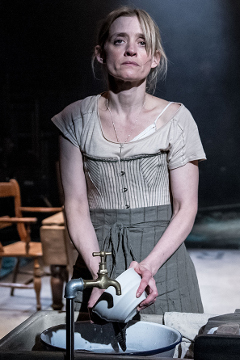 Anne-Marie Duffy as Lizzie Holdroyd (Royal Exchange Theatre production photo by Manuel Harlan)