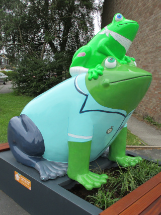 Florence Frog from the front and side