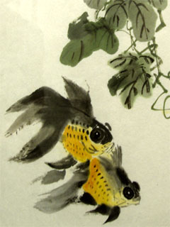 A pair of fish painted by Mary Tang
