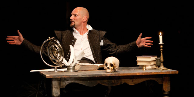 Patrick O'Kane as Doctor Faustus (Royal Exchange Theatre production  image)