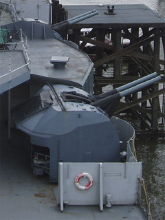 The port 4-inch HA/LA guns seen from the bridge