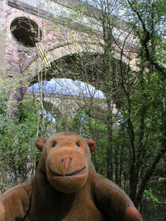 Mr Monkey looking at the viaduct through an arch of the aqueduct