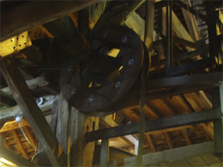 The lifting pulley viewed from below