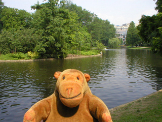 Mr Monkey looking at a heron in the Parc Leopold