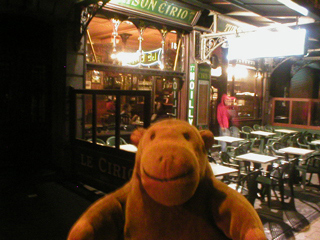 Mr Monkey outside Le Cirio at night