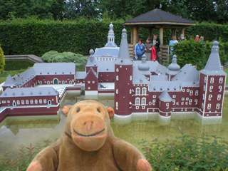 Mr Monkey looking at Hoensbroek castle