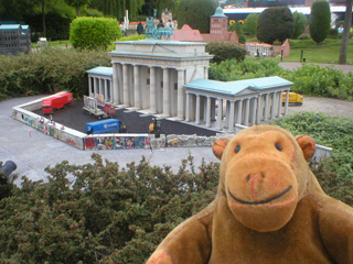 Mr Monkey looking at the Brandenburg Gate and the Berlin Wall