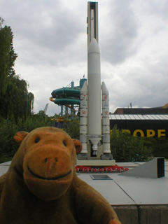 Mr Monkey waiting for Ariane to launch