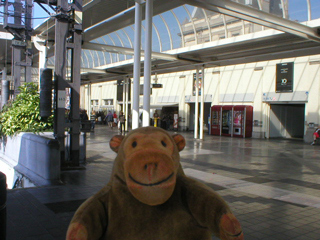 Mr Monkey in Ostende station