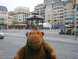 Mr Monkey looking at the Wapenplein