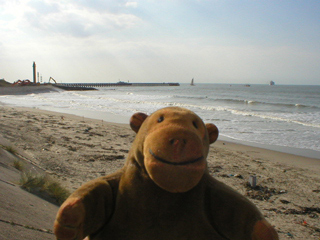 Mr Monkey looking towards the piers of Ostende harbour from the east