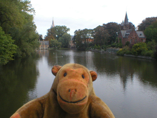 Mr Monkey looking across the Minnewater