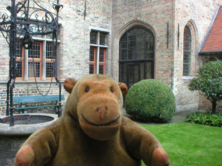 Mr Monkey in the garden of the Sint-Janshospitaal apothecary