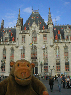 Mr Monkey looking at the Provincial Hof
