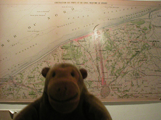 Mr Monkey looking at a map showing the Bruges plan