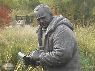 The statue of Peter Scott outside the London Wetlands Centre