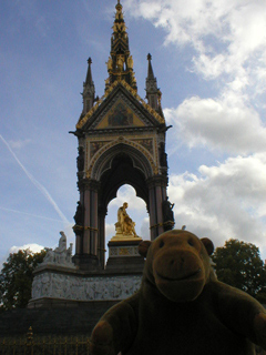 Mr Monkey looking at the Albert Memorial from the side