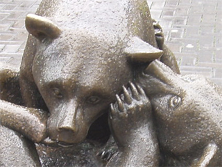 A closer view of the wrestling bears statue