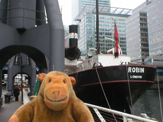 Mr Monkey looking at the stern of the Robin