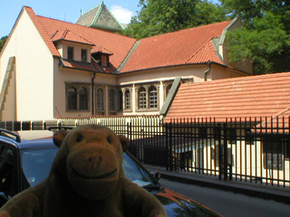 Mr Monkey looking at the Pinkas Synagogue