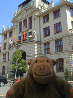 Mr Monkey looking the front of the New Town Hall
