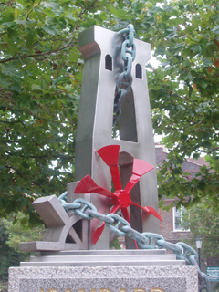 The sculpture on the I.K. Brunel memorial