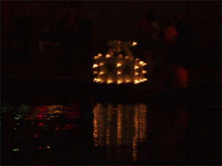 The candle-lit rowing boat leading the Venetian Nights