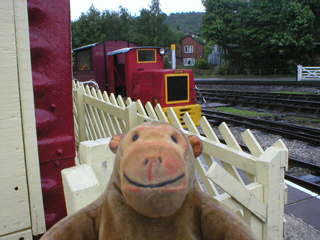 Mr Monkey looking at Ruston & Hornsby 48DL No. 404967