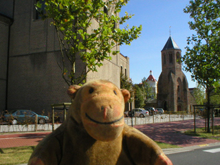 Mr Monkey looking at the spire of the former St. Margaret church