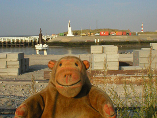 Mr Monkey looking across the mouth of Nieuwpoort harbour to see Gaalgui