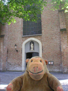 Mr Monkey outside the church of the Beguinage