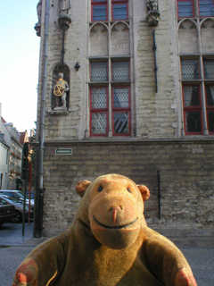 Mr Monkey looking at the Bruges Bear