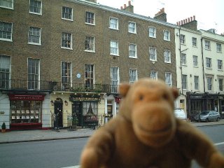 Mr Monkey opposite the Sherlock Holmes Museum