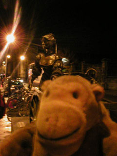Mr Monkey with the Molly Malone statue