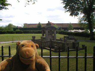 Mr Monkey in front of Sir John Soanes tomb