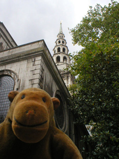Mr Monkey looking at the tower of St. Bride's church