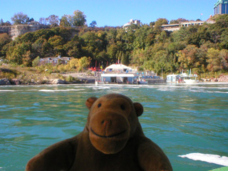 Mr Monkey approaching the Maid of the Mist dock