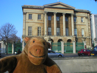 Mr Monkey looking at Apsley House from across the road