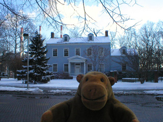 Mr Monkey in front of the Blackwell House