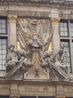 Close up of the bust of Charles II on Le Roi d'Espagne