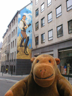 Mr Monkey looking at the mural of Le Scorpion