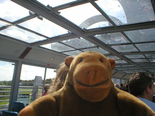 Mr Monkey looking at the quadriga on top of the arch