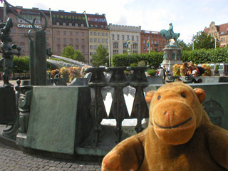 Mr Monkey studying three soldiers on the fountain
