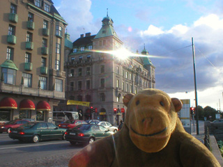 Mr Monkey scampering along Norra Vallgatan