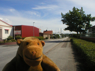 Mr Monkey looking along Industrigatan