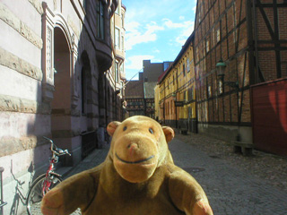 Mr Monkey walking up Bagersgatan
