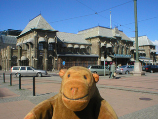 Mr Monkey outside Gothenburg's central station