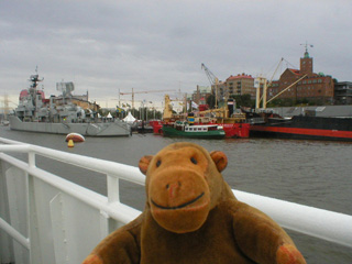 Mr Monkey approaching the Göteborg maritime centre