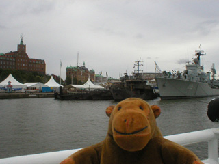 Mr Monkey passing the Göteborg maritime centre