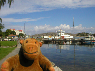 Mr Monkey arriving at Styrsö Bratten harbour